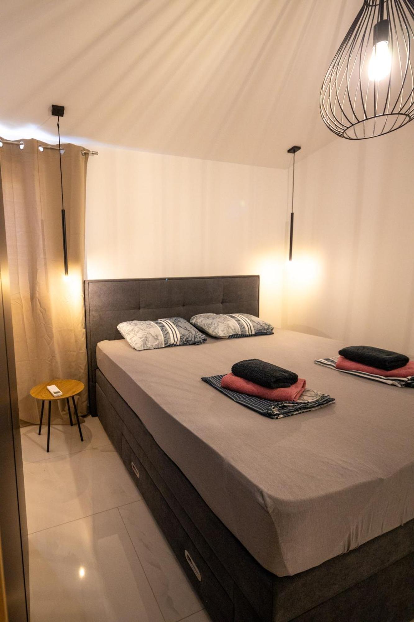 Ante & Ivano Biograd With Pool Apartamento