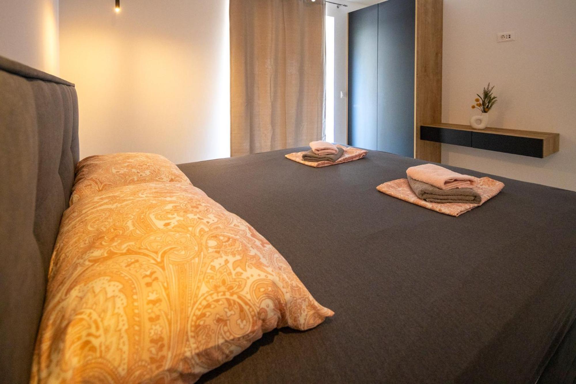 Ante & Ivano Biograd With Pool Apartment